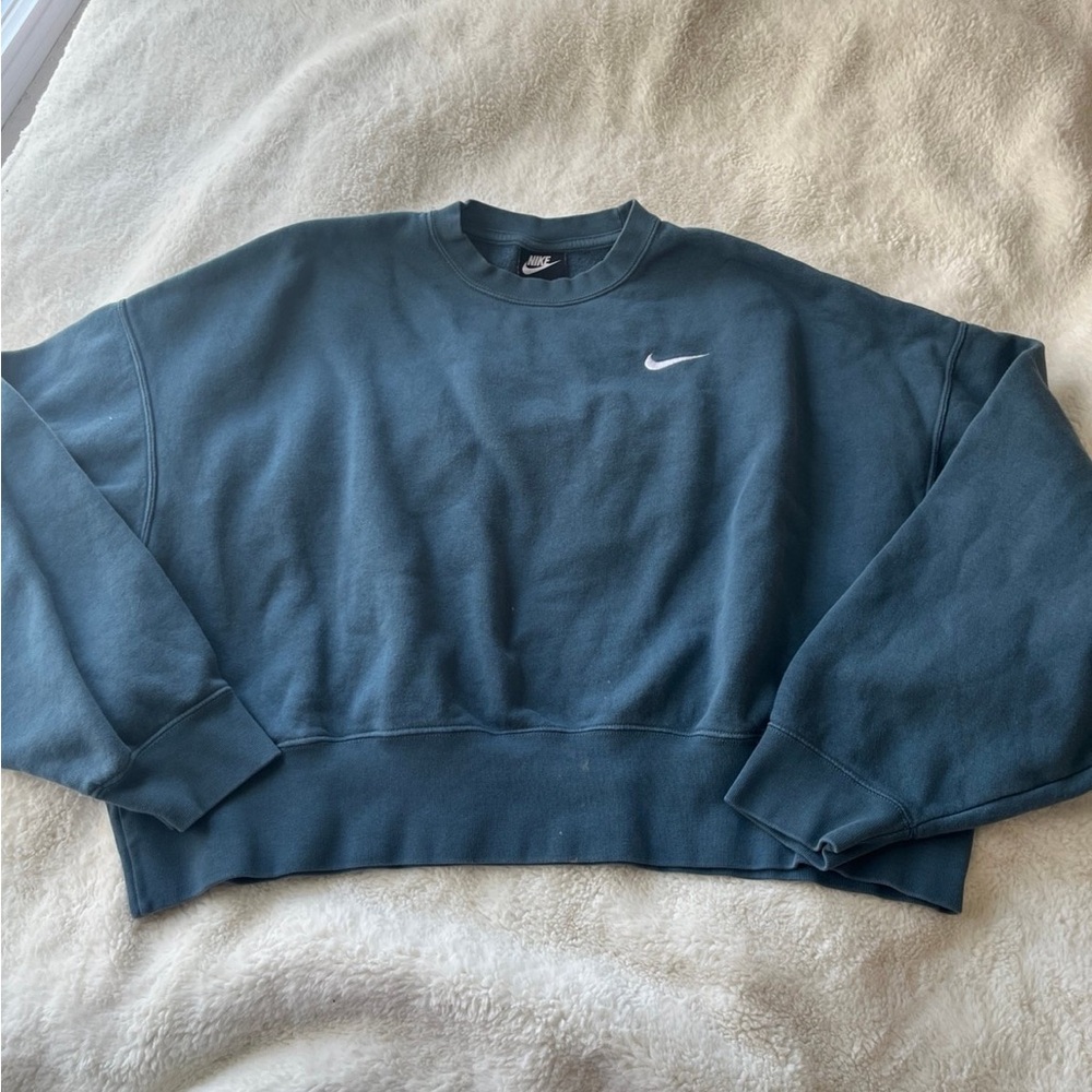 nike cropped sweatshirt